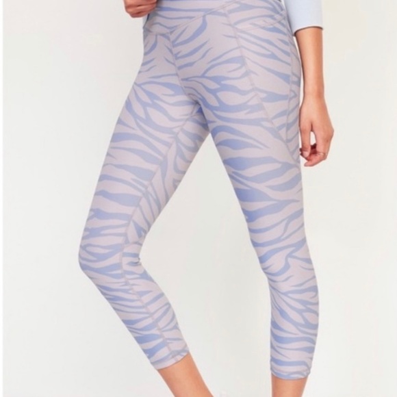 Old Navy Active Set Top and Bottom - Picture 2 of 4